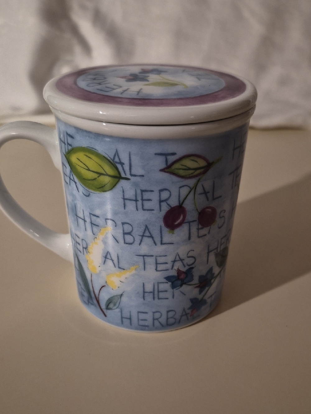 Gallery White Porcelain Lidded Herbal Tea Mug